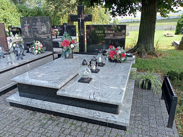 Grób Józef Roman